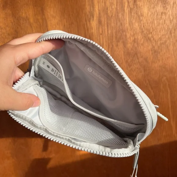 BNWT Lululemon belt bag - Picture 3 of 6